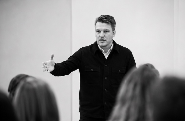 Martin holder oplæg for et produktteam