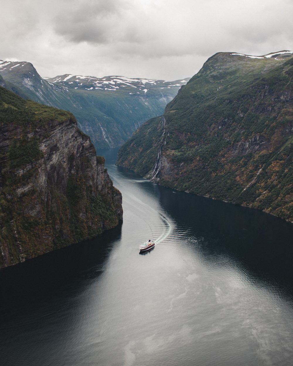 Geirangerfjorden med et skib
